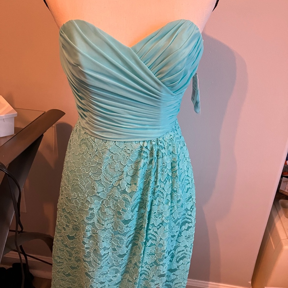 Elegant Strapless Lace Dress in Aqua